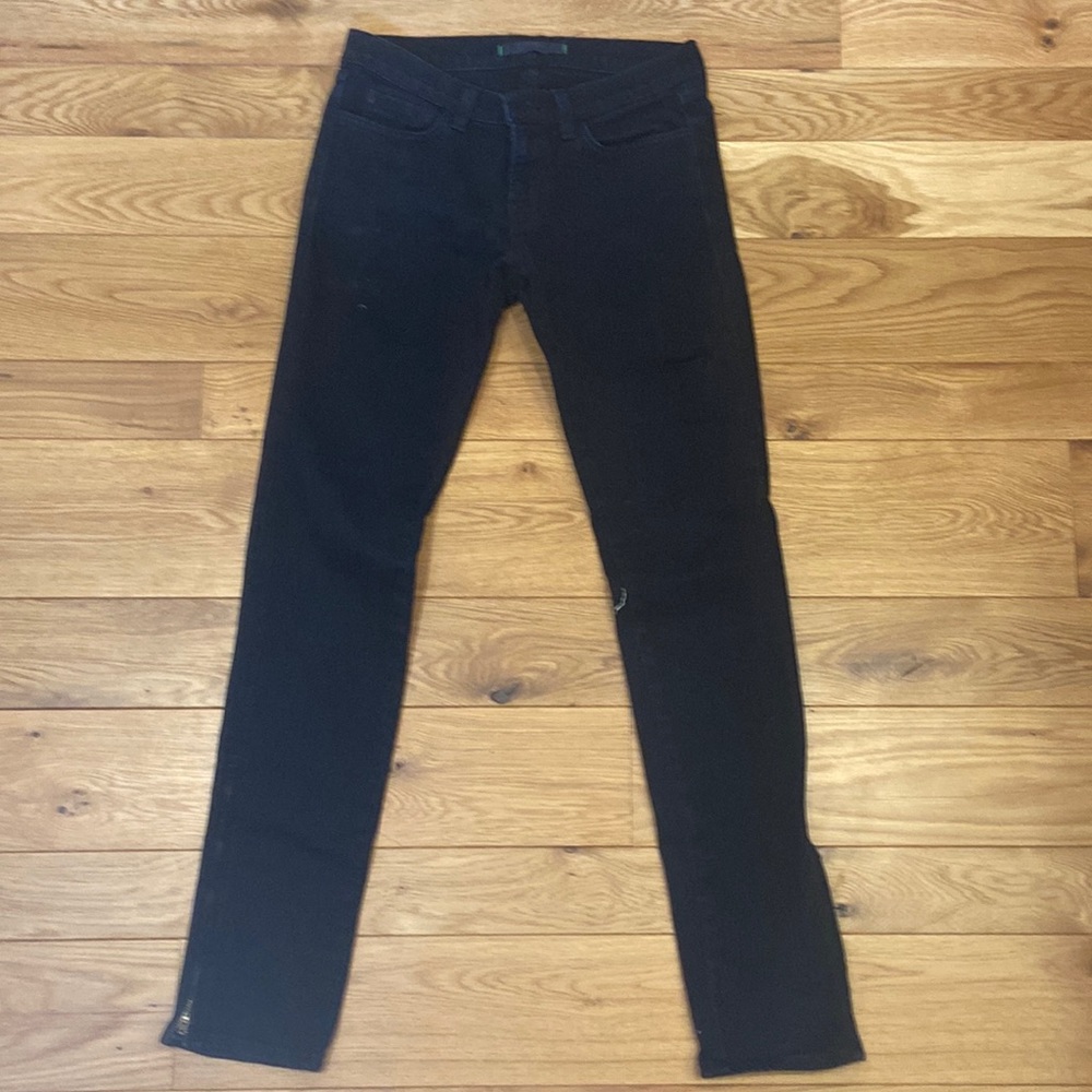 Selling black skinny jeans. Only been worn a couple times.